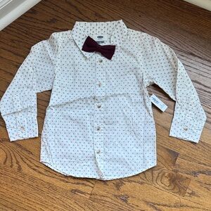 NWT Old Navy 4T Cream Printed Button-Down Shirt with Burgundy Bow